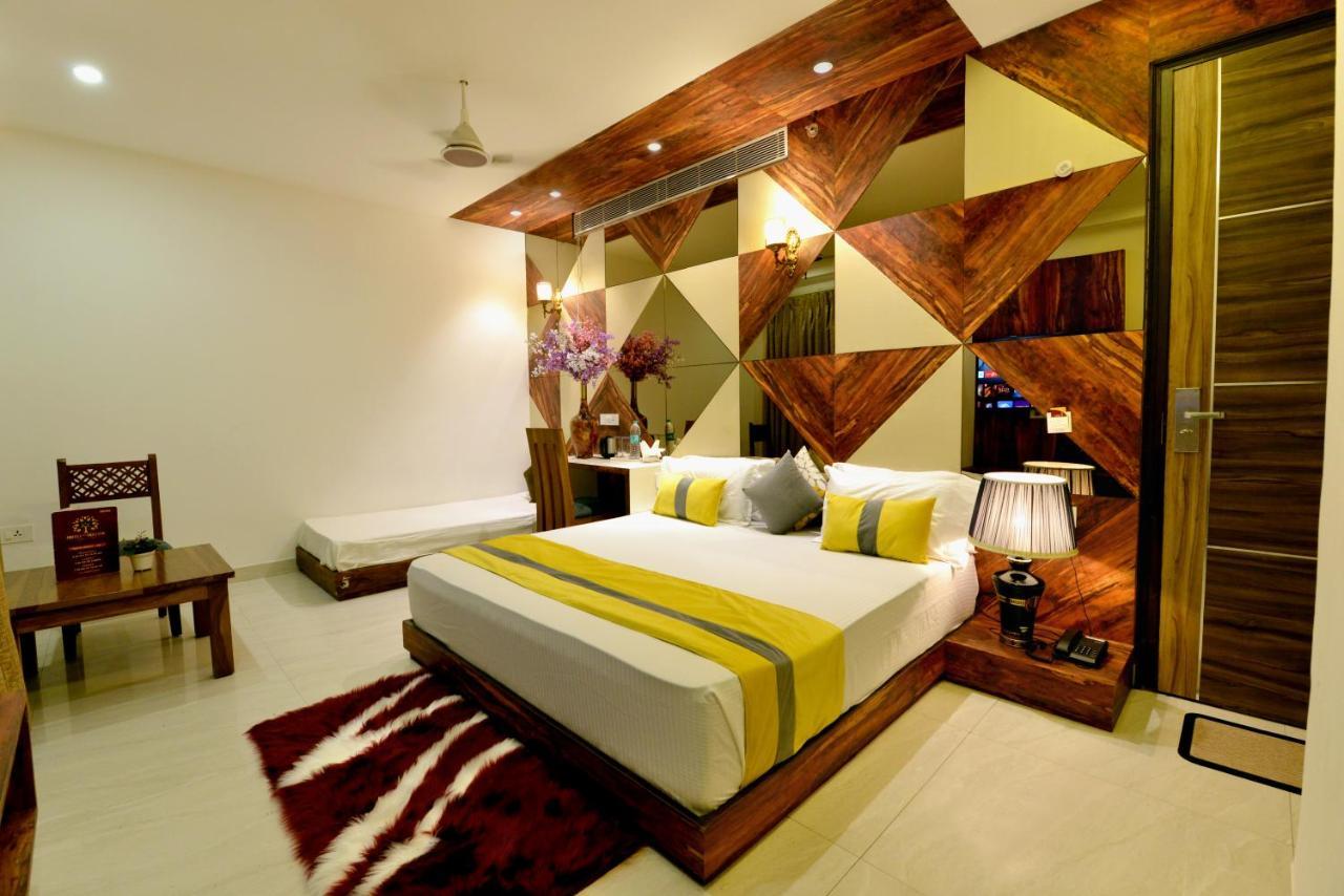 Hotel The Yellow Nayagaon Luaran gambar