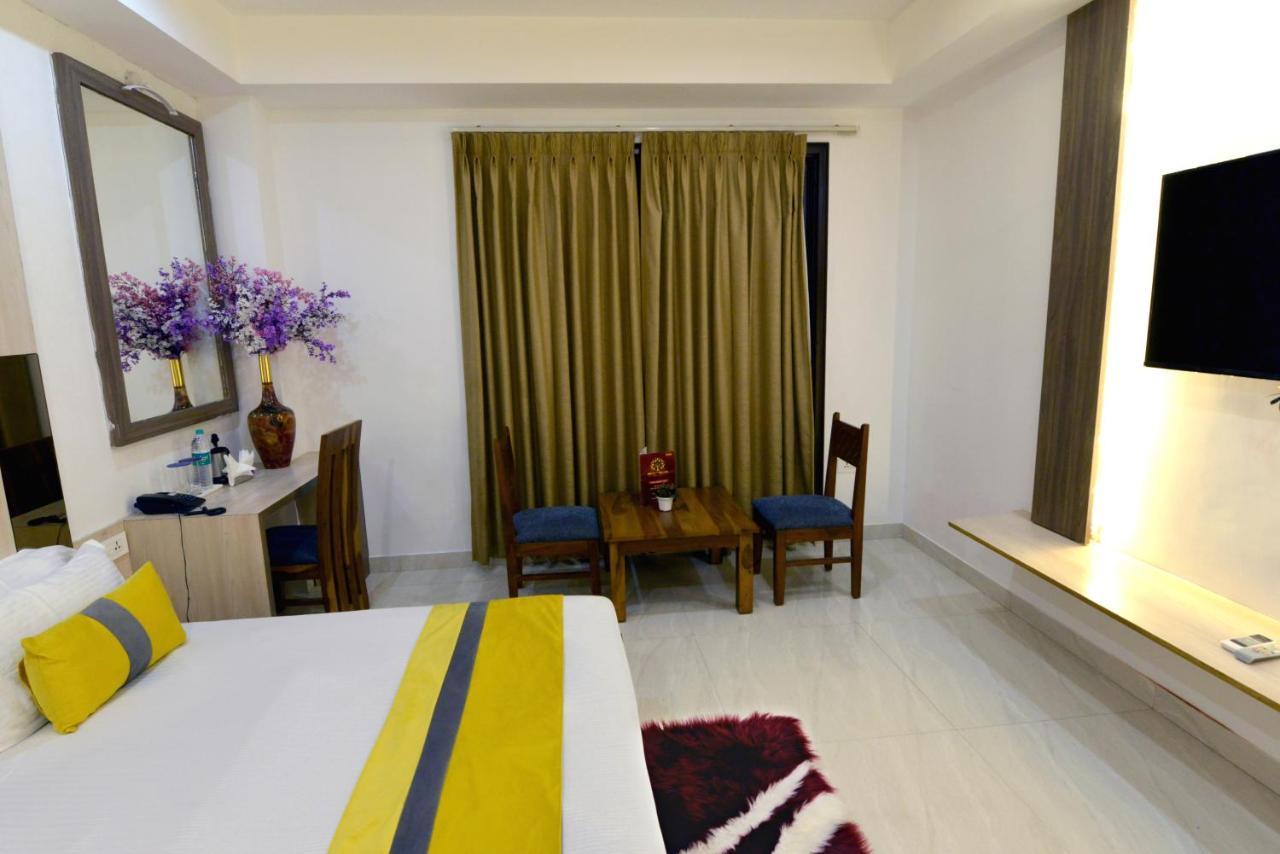 Hotel The Yellow Nayagaon Luaran gambar