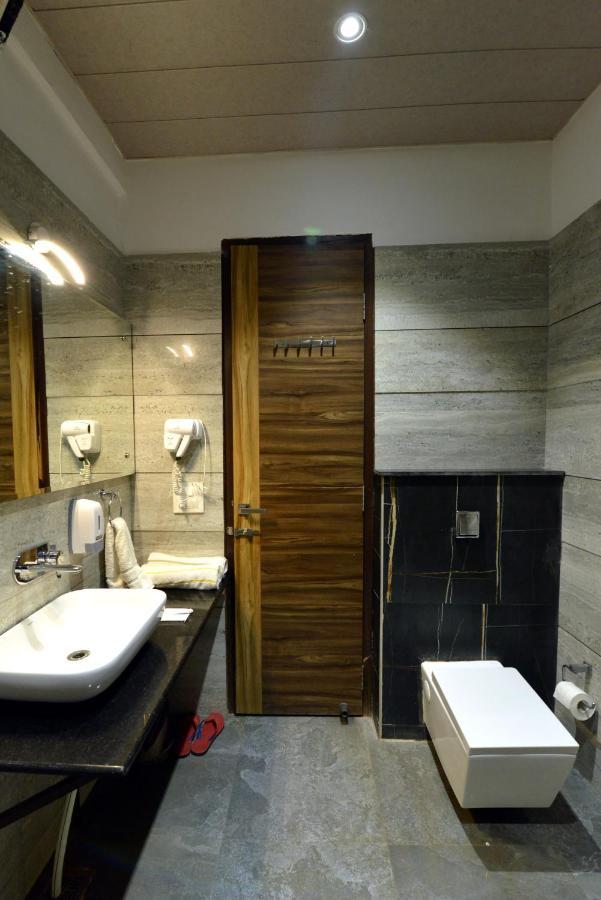 Hotel The Yellow Nayagaon Luaran gambar