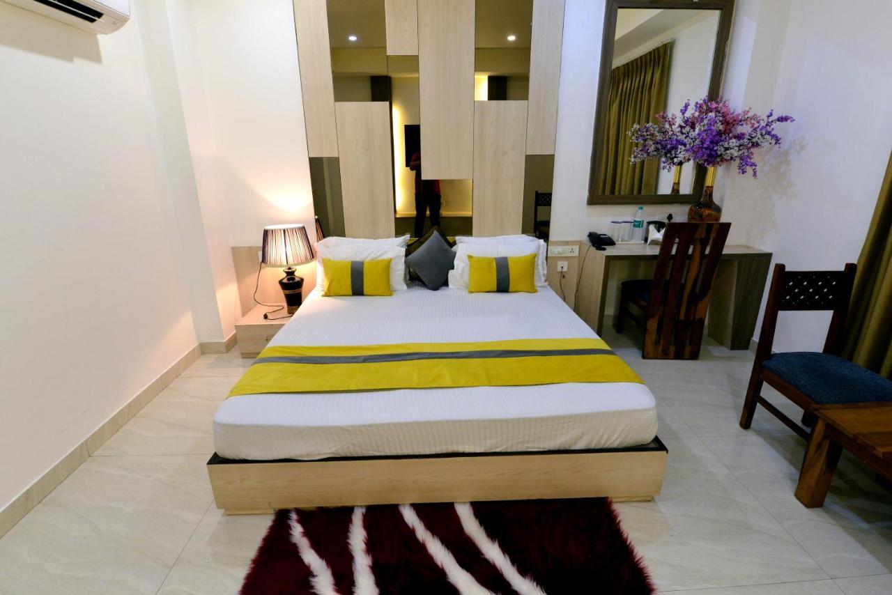 Hotel The Yellow Nayagaon Luaran gambar